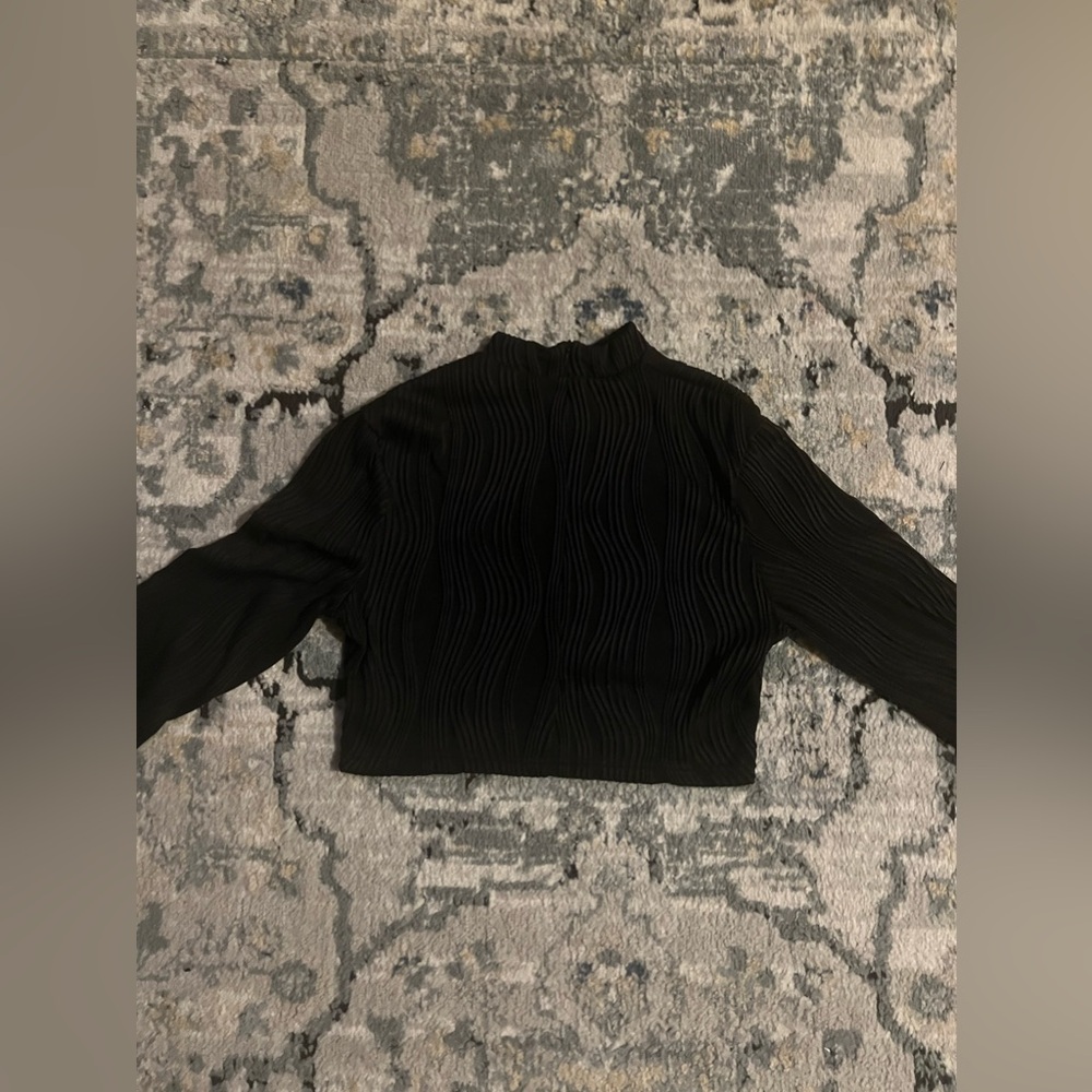 SHEIN Mock Neck Bell Sleeve Crop Top